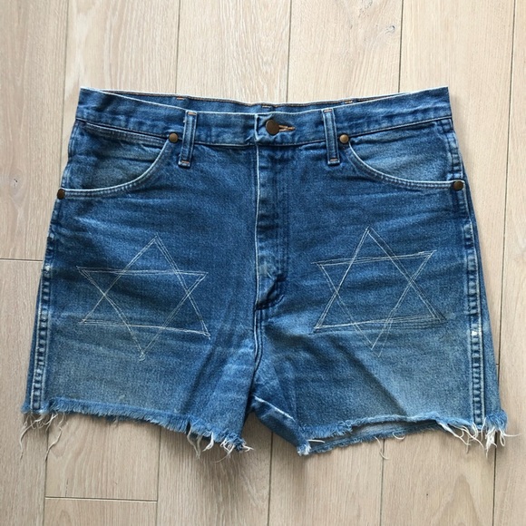 Vintage Wrangler Embroidered Denim Shorts Size 33 Made in USA - Picture 1 of 13
